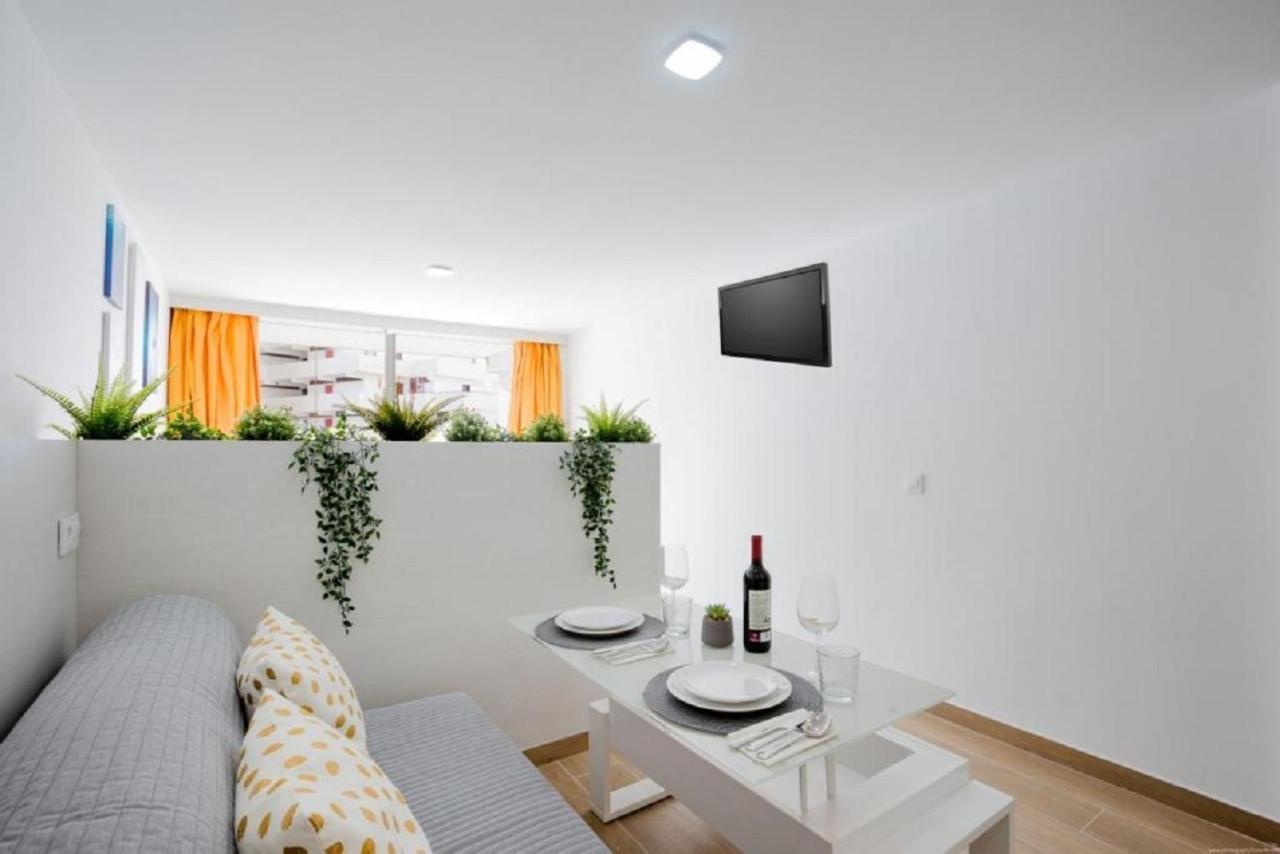 319 Modern Accommodation,Sea View, Wi Fi And Pool Playa de las Americas  Exteriör bild